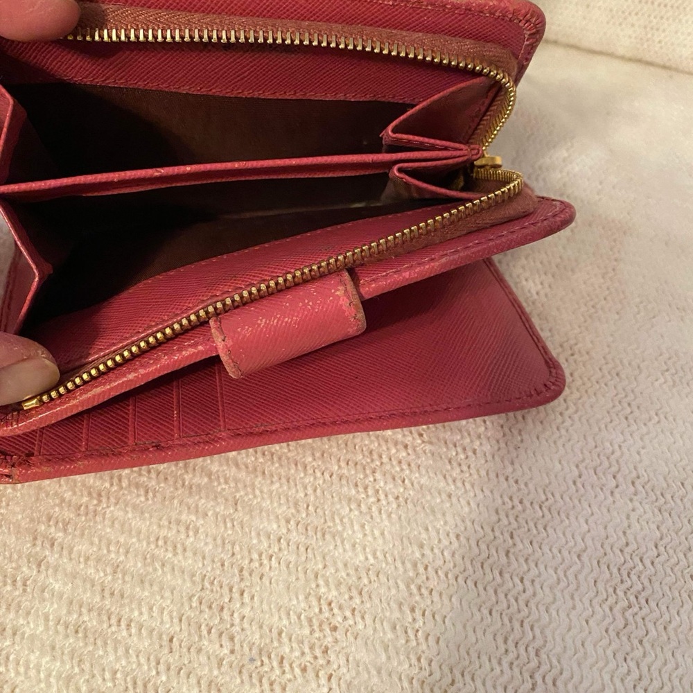 GUC Prada Saffiano Wallet - Picture 5 of 6